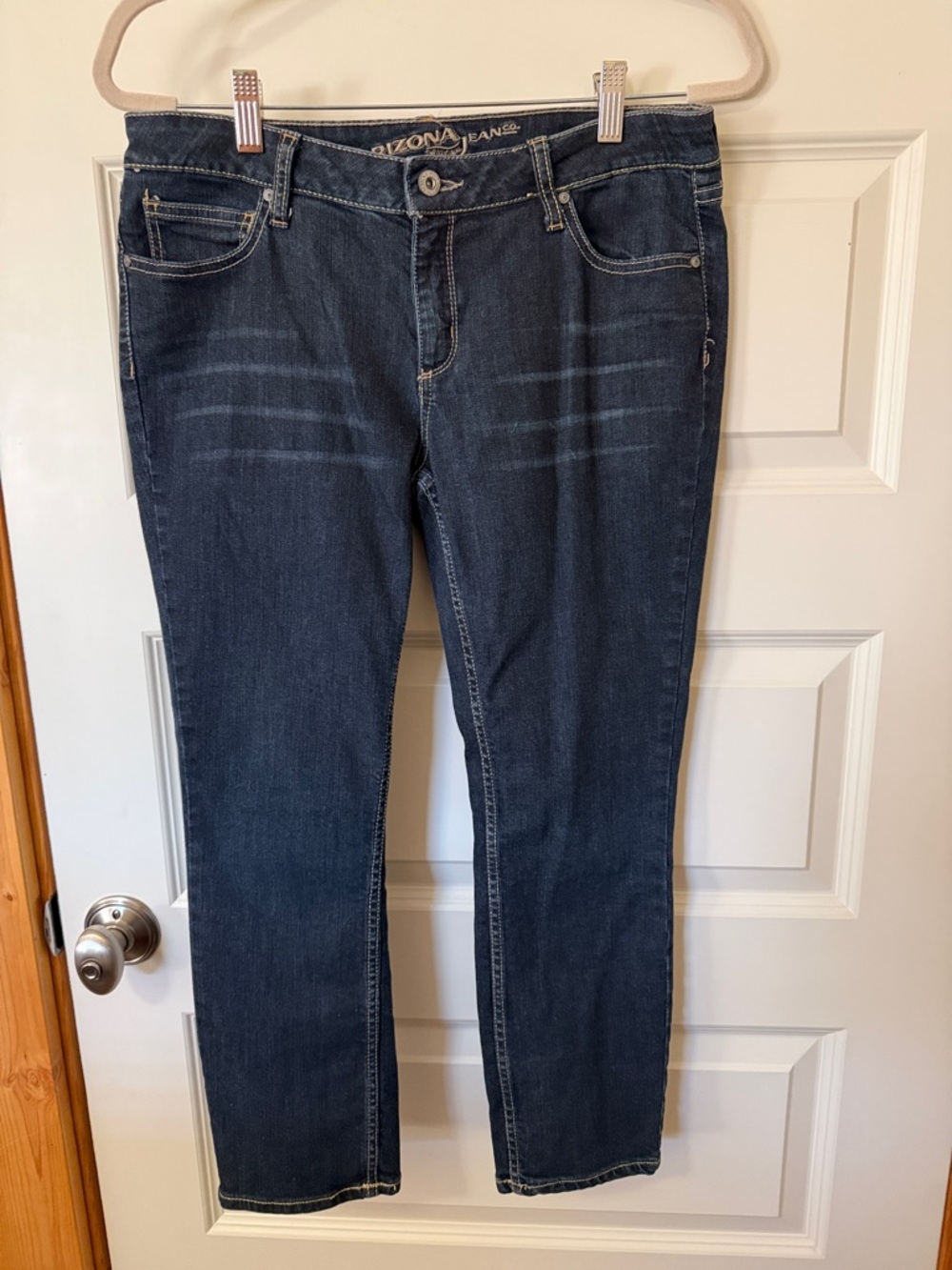 Arizona Juniors Dark Wash Straight Leg Capris